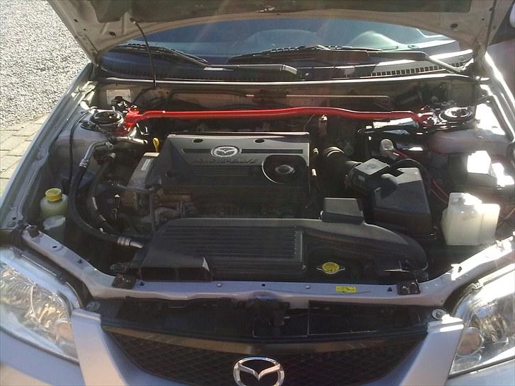 Mazda 323F 2,0 Sportive SOLGT billede 6