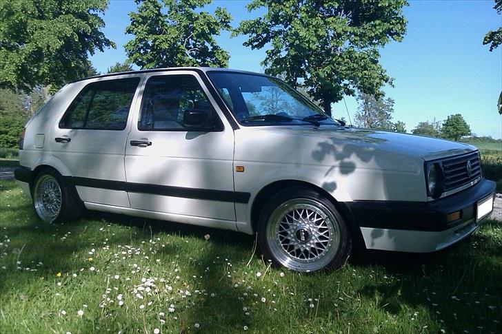 VW Golf 2. 1,6. GL. 4 dørs.  ( SOLGT ) - Har valgt at holde bilen i original stand, den er kun ændret med  gevind undervogn og BBS fælge. billede 8