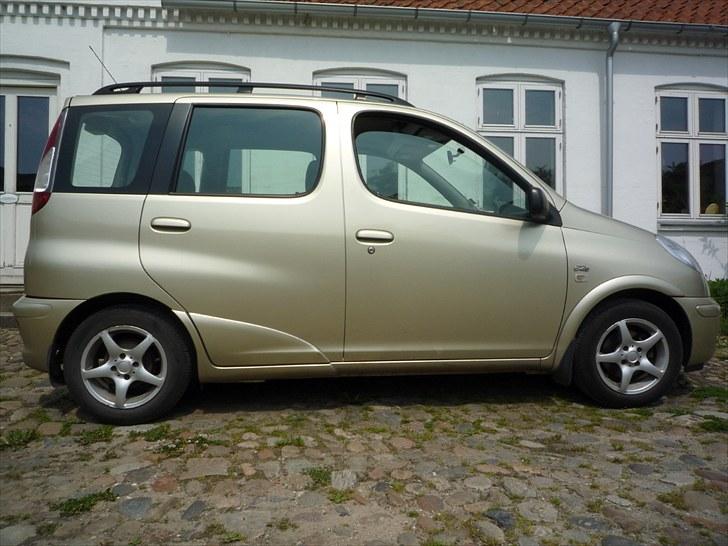Toyota yaris verso billede 2