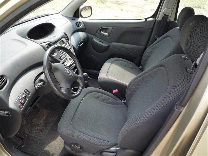 Toyota yaris verso billede 8