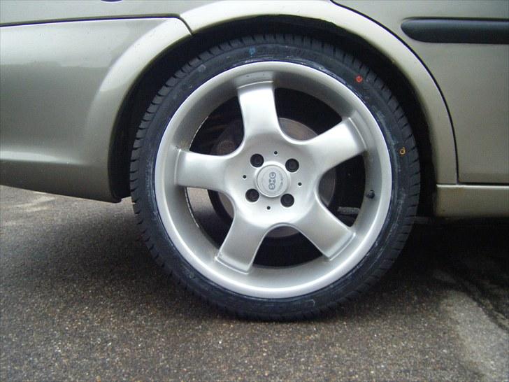 Opel Vectra B - Køb aldrig FOR billige dæk. billede 6