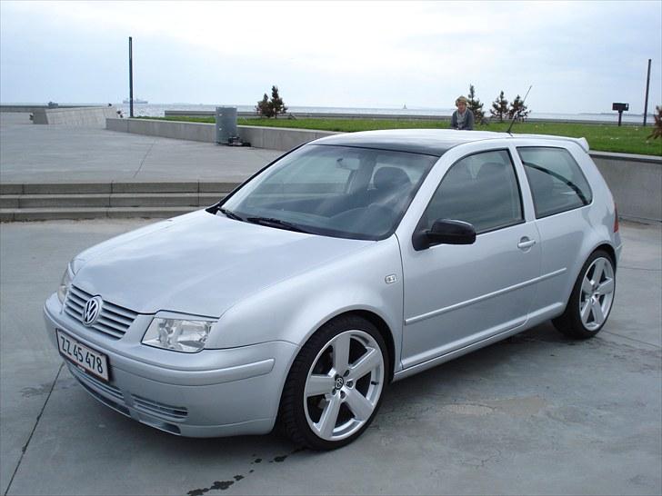 VW Golf 4 - 2,0 Highline 3d  billede 1