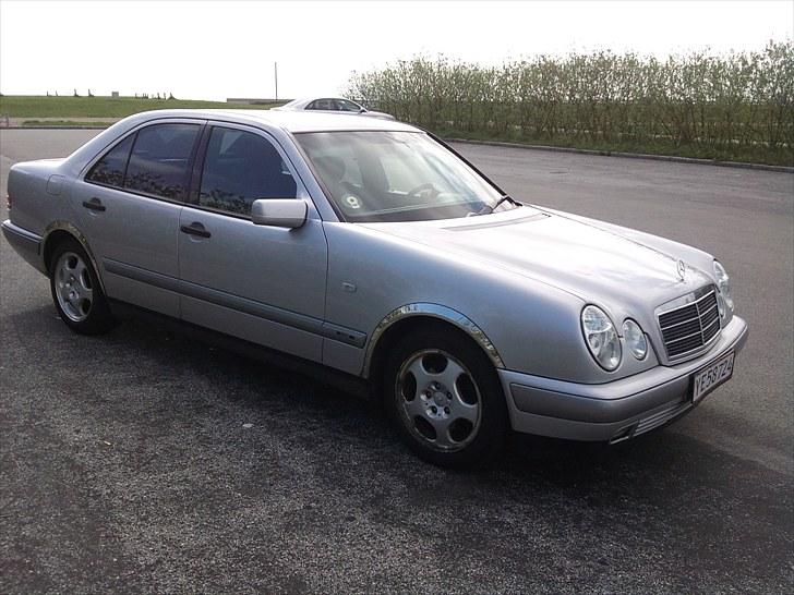 Mercedes Benz E290 TD (SOLGT) billede 1