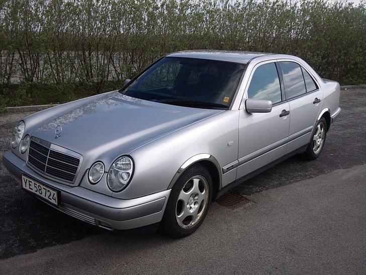 Mercedes Benz E290 TD (SOLGT) billede 2