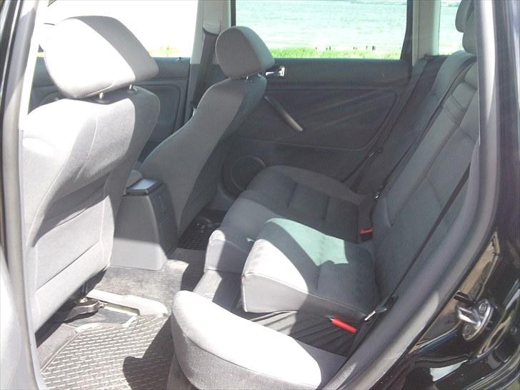 VW Passat 1,9 Tdi130 - Barnesæde intergret i bagsæde det er nu smart... billede 11