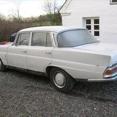 Mercedes Benz 200D w110 SOLGT