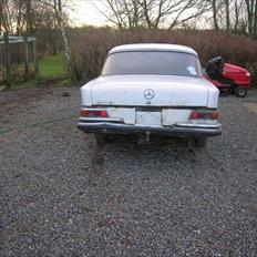 Mercedes Benz 200D w110 SOLGT