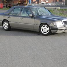 Mercedes Benz W124  260 E Solgt