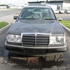 Mercedes Benz W124  260 E Solgt