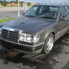Mercedes Benz W124  260 E Solgt