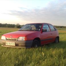 Opel kadett cc e 1,4  8v indsprøjtning LS