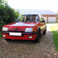 Peugeot 205 gti `væk`
