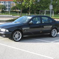 BMW E39 523IA / Solgt 2013