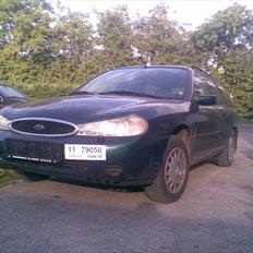 Ford mondeo 1,8 st car