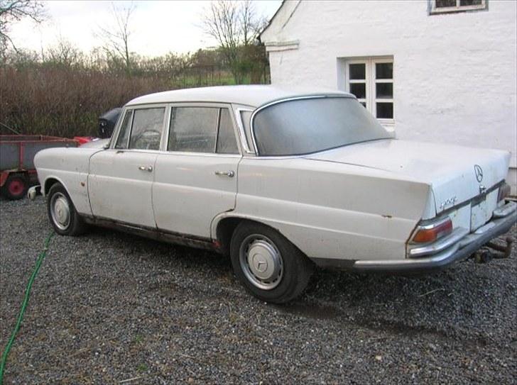 Mercedes Benz 200D w110 SOLGT billede 1