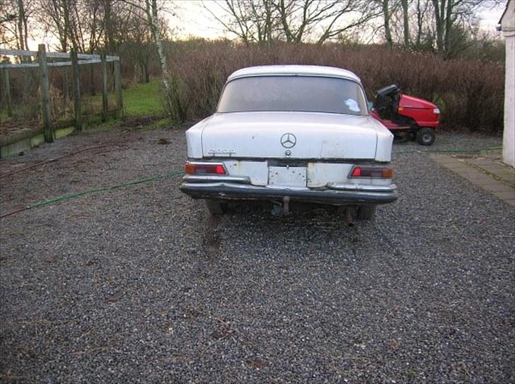 Mercedes Benz 200D w110 SOLGT billede 3