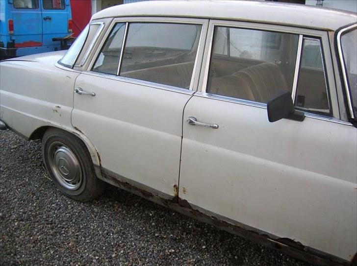 Mercedes Benz 200D w110 SOLGT billede 4