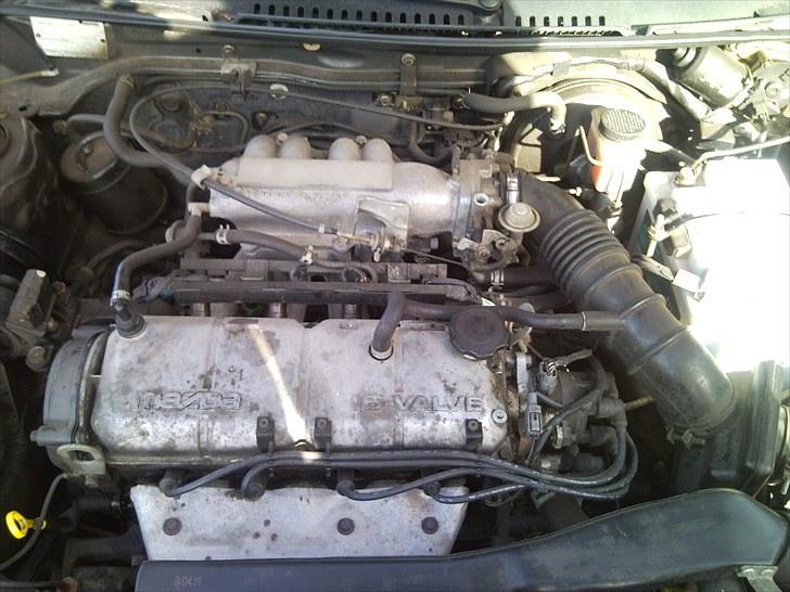 Mazda 323 f  (SOLGT) billede 2