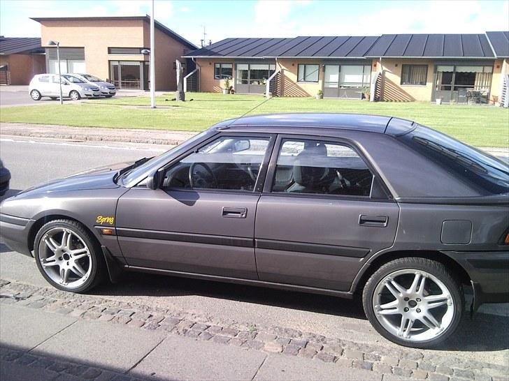 Mazda 323 f  (SOLGT) billede 3