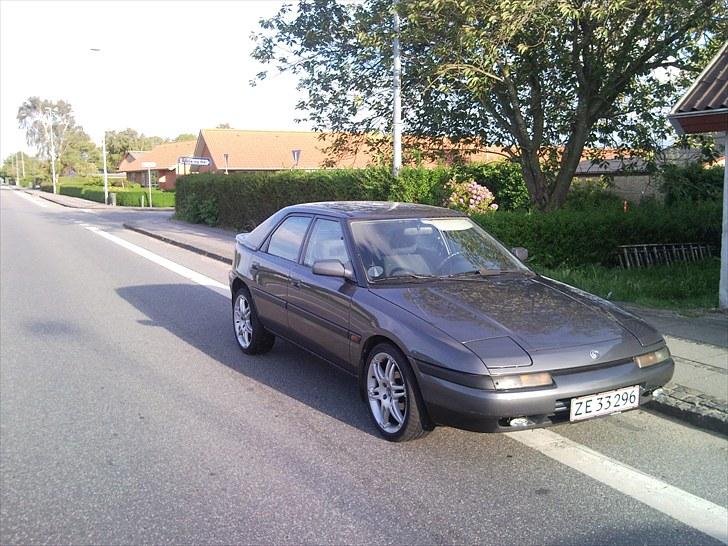 Mazda 323 f  (SOLGT) billede 6