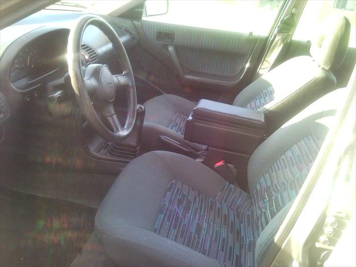 Mazda 323 f  (SOLGT) billede 8