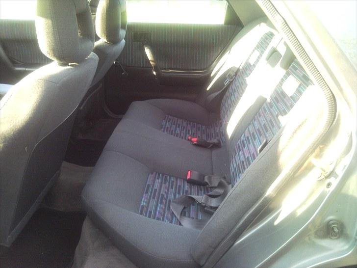 Mazda 323 f  (SOLGT) billede 9