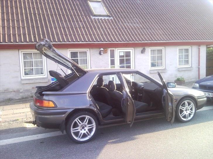 Mazda 323 f  (SOLGT) billede 10