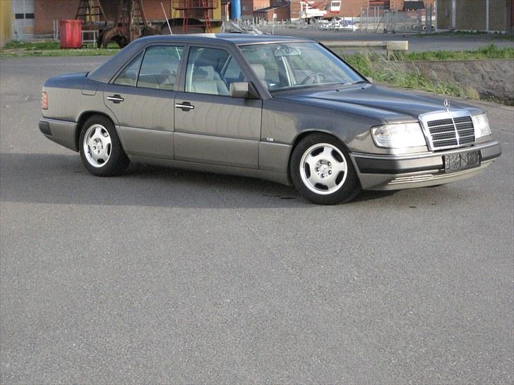 Mercedes Benz W124  260 E Solgt billede 1