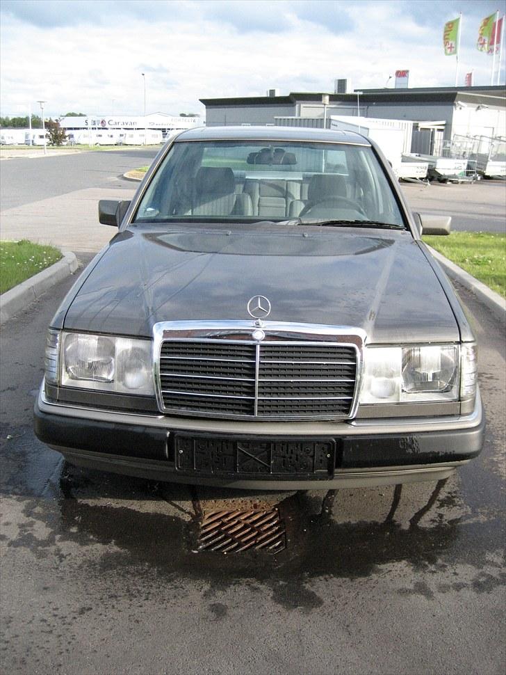 Mercedes Benz W124  260 E Solgt billede 2