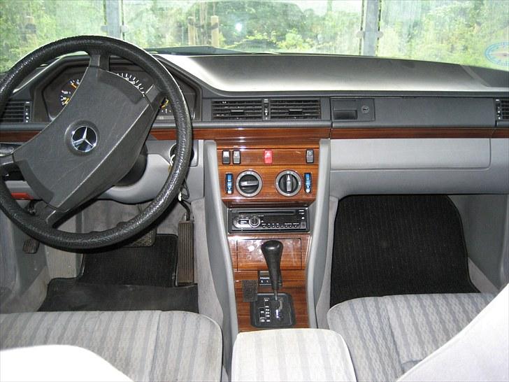 Mercedes Benz W124  260 E Solgt billede 11