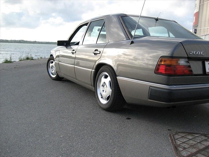 Mercedes Benz W124  260 E Solgt billede 14