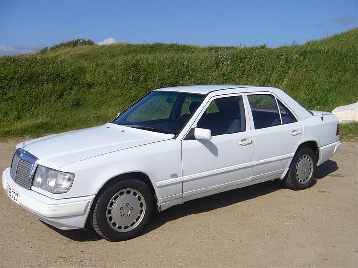 Mercedes Benz 250 D (W124)* SOLGT* billede 1