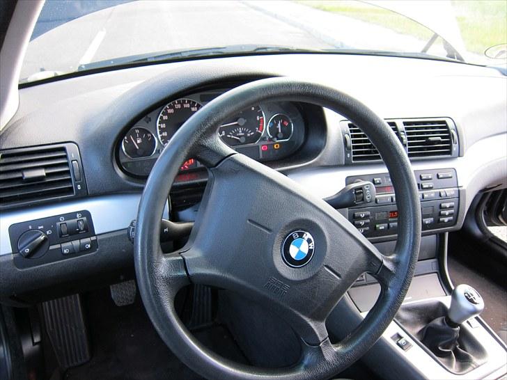 BMW 320i (Solgt) billede 11