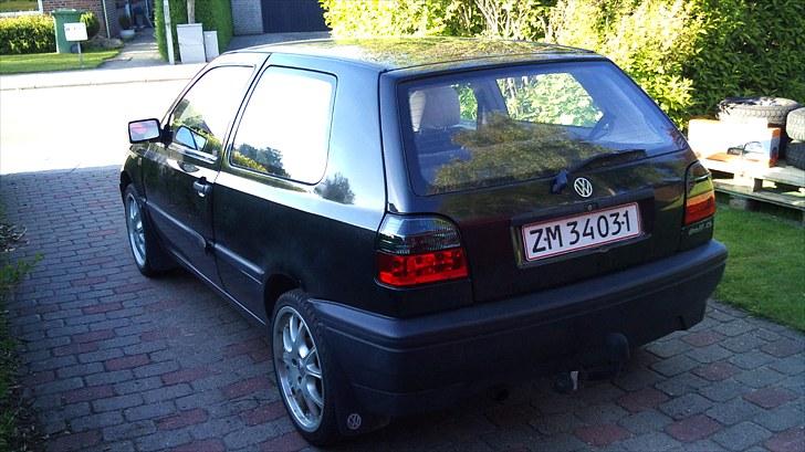VW Golf 3 1.8 "SOLGT" - Med andre fælge, nye sideblink, og nye baglygter billede 9