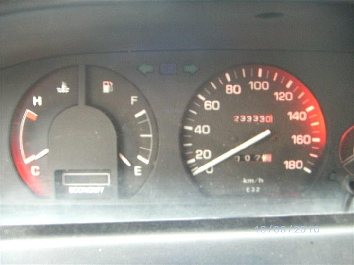 Toyota Corolla 1,3 hatchback - Pære i midten er sprunget men bliver skiftet en af dagene:D billede 6