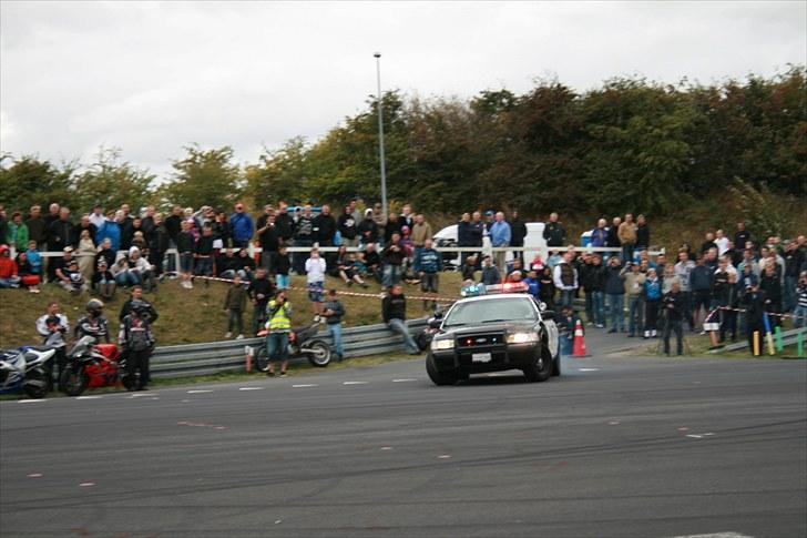 Ford Crown Victoria P71 - taget ved driversevent 09 sjællandsringen billede 2