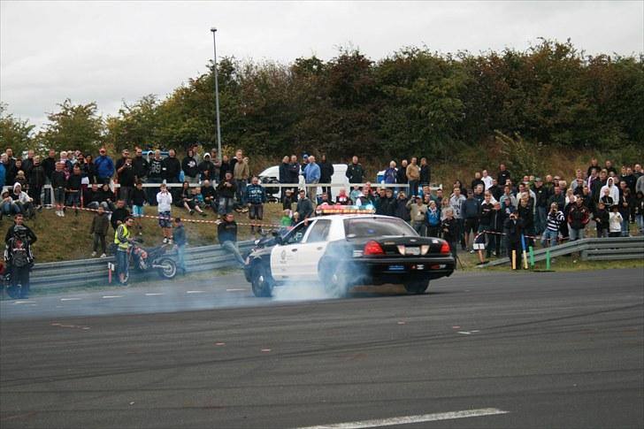 Ford Crown Victoria P71 - taget ved driversevent 09 sjællandsringen billede 4