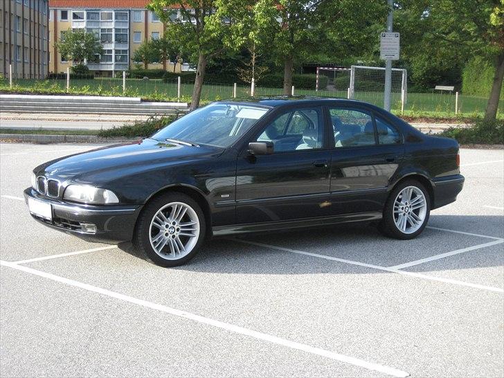 BMW E39 523IA / Solgt 2013 billede 1