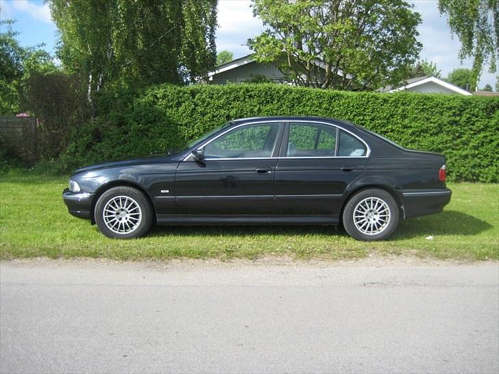 BMW E39 523IA / Solgt 2013 billede 2