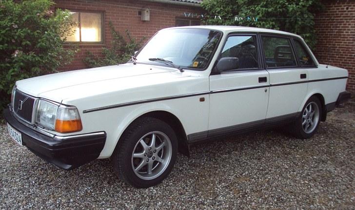 Volvo 240 "Solgt" - Det pynter med et sæt Galaxy fælge billede 2