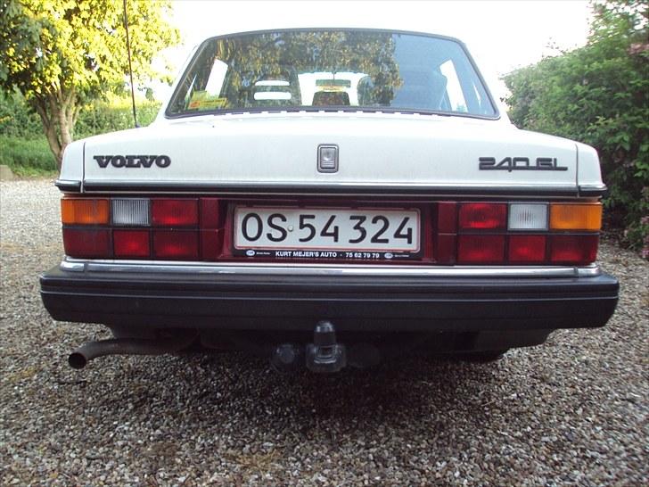 Volvo 240 "Solgt" - Refleksplade omkring nummerpladen. billede 5