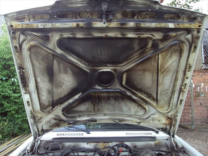 Volvo 240 "Solgt" - TOTALT smurt ind i PAVA alle steder. billede 7