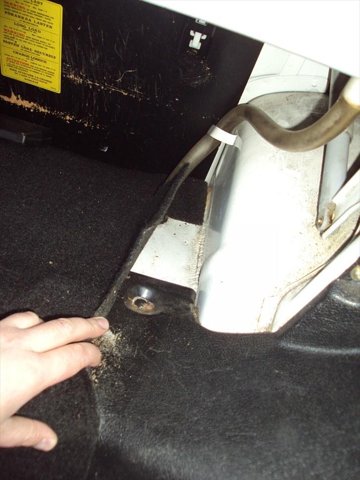 Volvo 240 "Solgt" - Her plejer en Volvo 240 at være rådden. Men det er denne ikke. billede 11