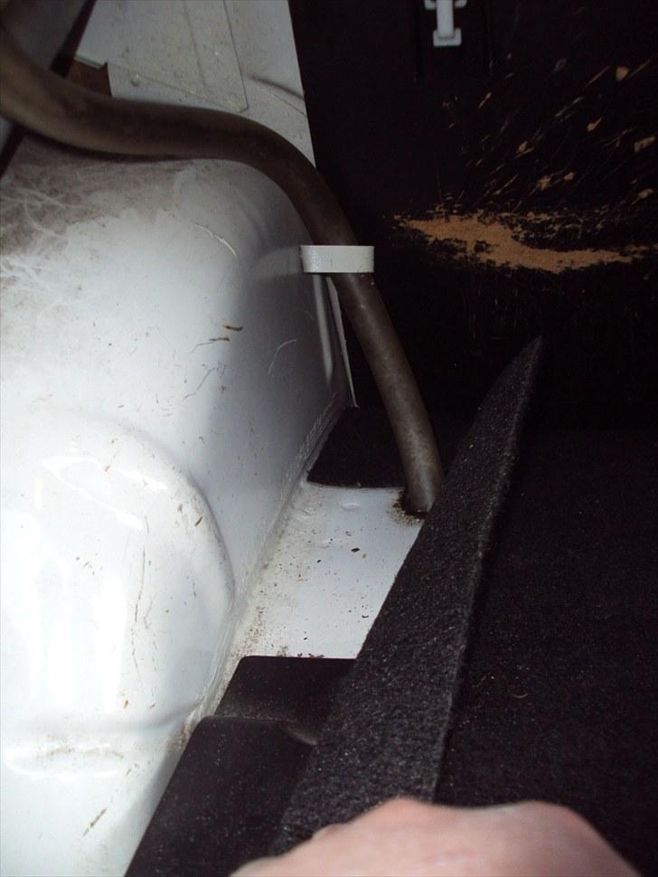 Volvo 240 "Solgt" - Her plejer en Volvo 240 at være rådden. Men det er denne ikke. billede 12