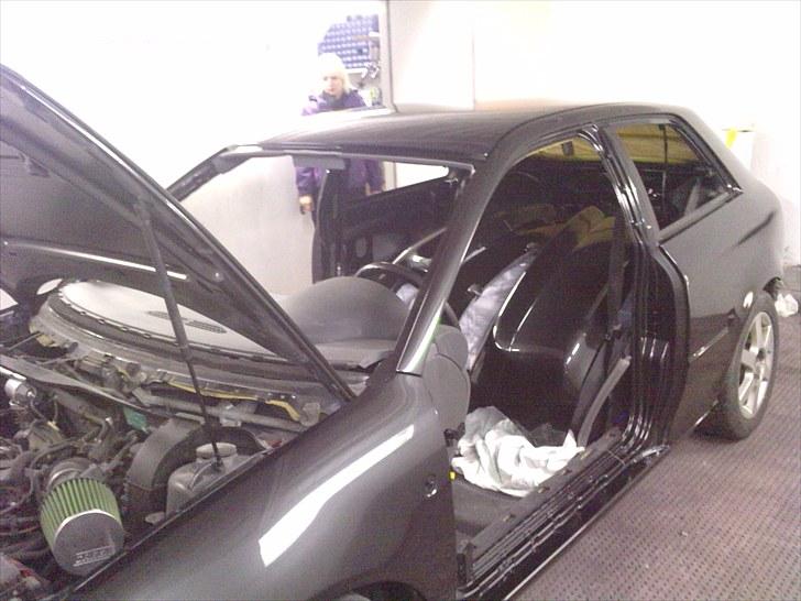 Audi A3 1,8 T - Hos maleren, lige blevet sprøjtet færdig billede 11