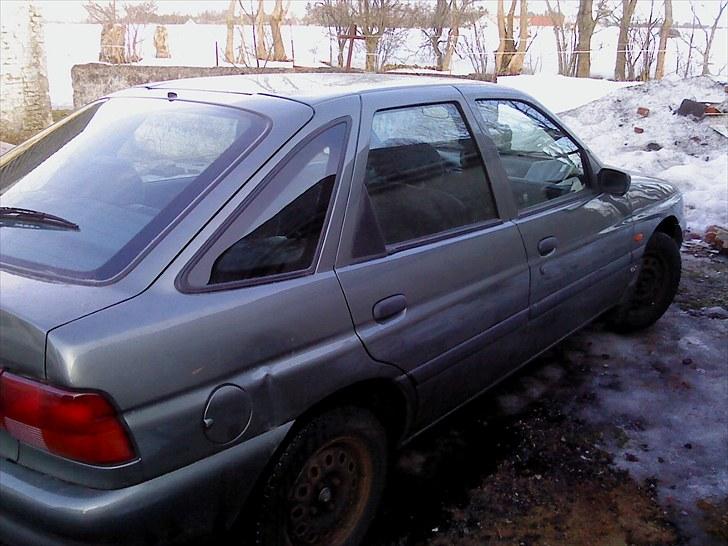 Ford Escort 1,6 i 16v Zetec - som hun så ud da jeg hented hende billede 12
