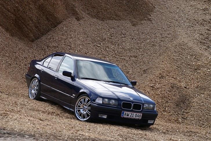 BMW e36 320i - Billeder af biler - Uploaded af Dennis P