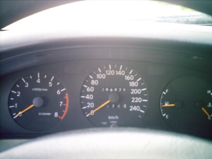 Toyota Carina E SOLGT billede 2