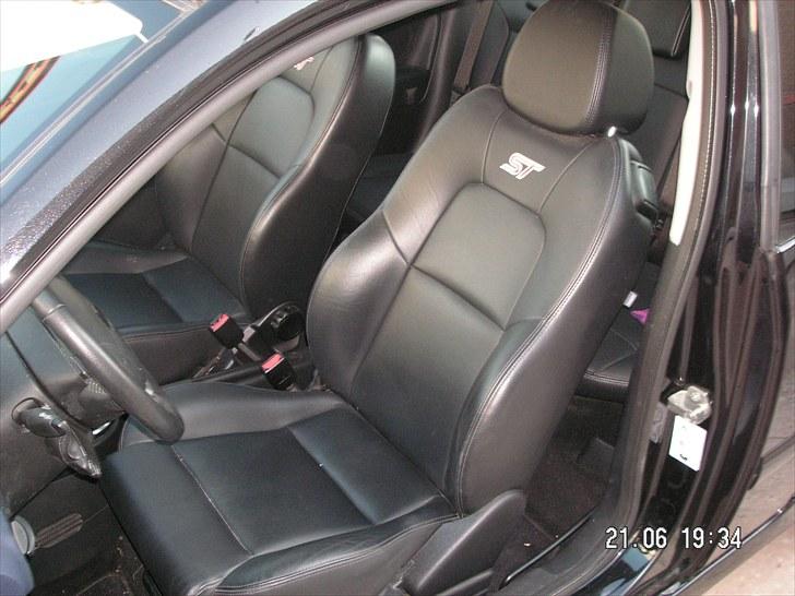 Ford Fiesta 2.0 ST *Solgt* - den dejlige læderkabine billede 9