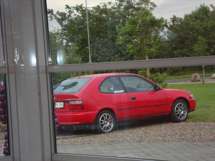 Toyota corolla e10 1.3 16v solgt - billede med de nye fælg og remus bagpotte?  billede 11